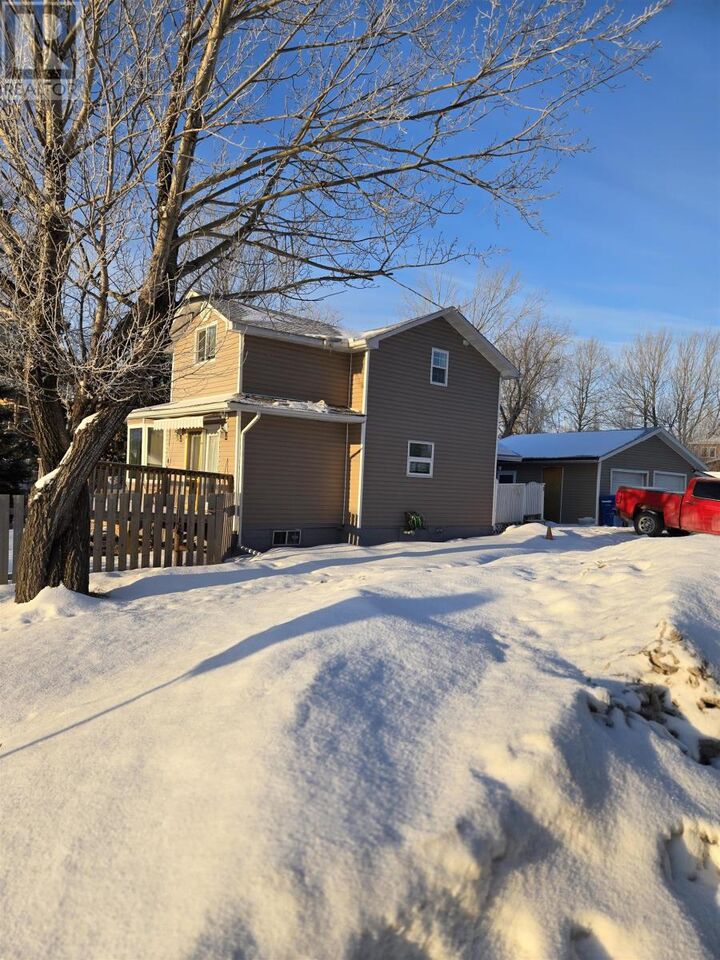 Property Photo:  1 Gerald St  ON P9N 4H9 