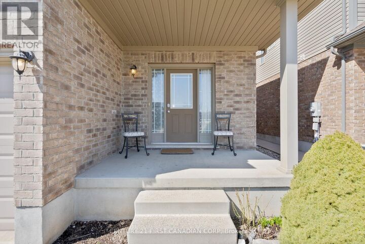 Property Photo:  494 Blackacres Boulevard  ON N6G 0J6 