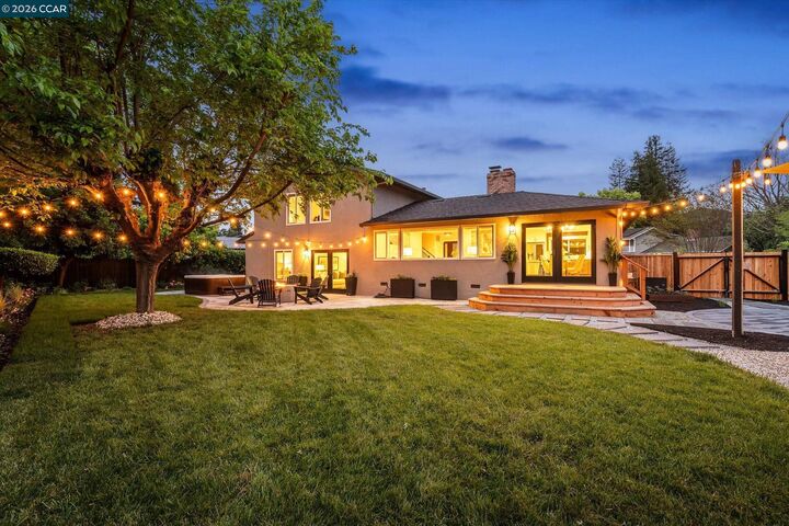 Property Photo: 1033 Woodstock Ct CA 94598