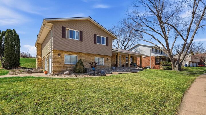 Property Photo:  3035 Olde Country Lane  IA 52001 