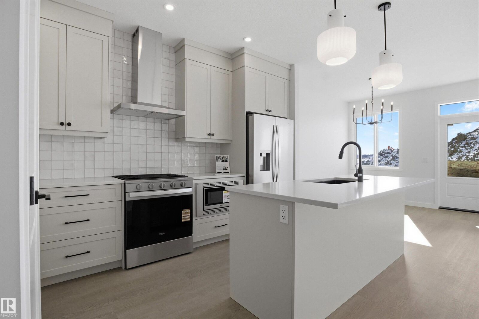 Photo de la propriété:  1126 Cristall Crescent SW  AB T6W 5S9 