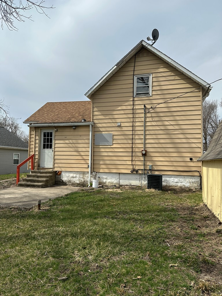 Property Photo: 845 N 6th St IA 50501