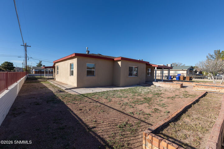 Property Photo:  1220 W Hall Avenue  NM 88005 