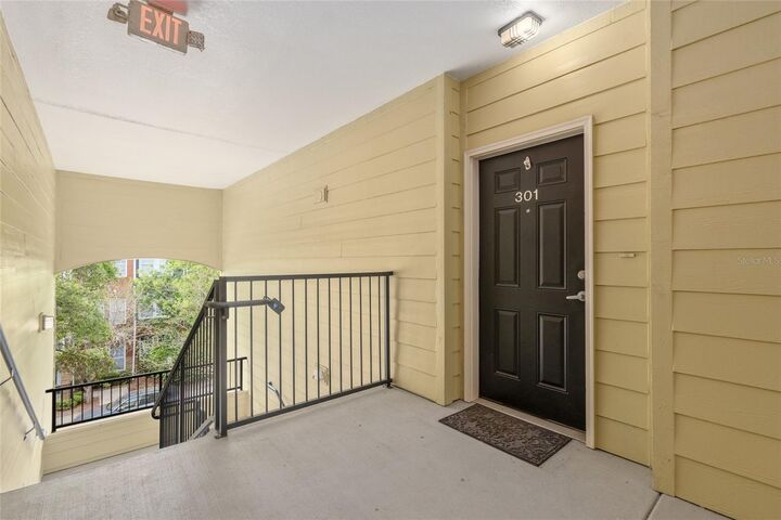 Property Photo:  1235 SW 9th Road 301  FL 32601 