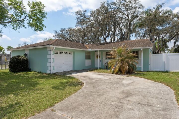 Property Photo:  502 Avocado Circle  FL 33510 