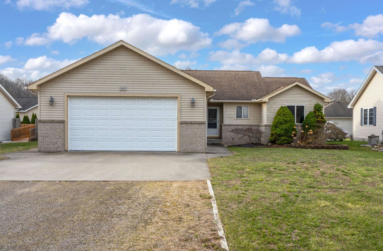 Property Photo:  2435 Fruit Street  MI 48001 