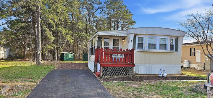 Property Photo:  1 Eagle Drive  NJ 08759 