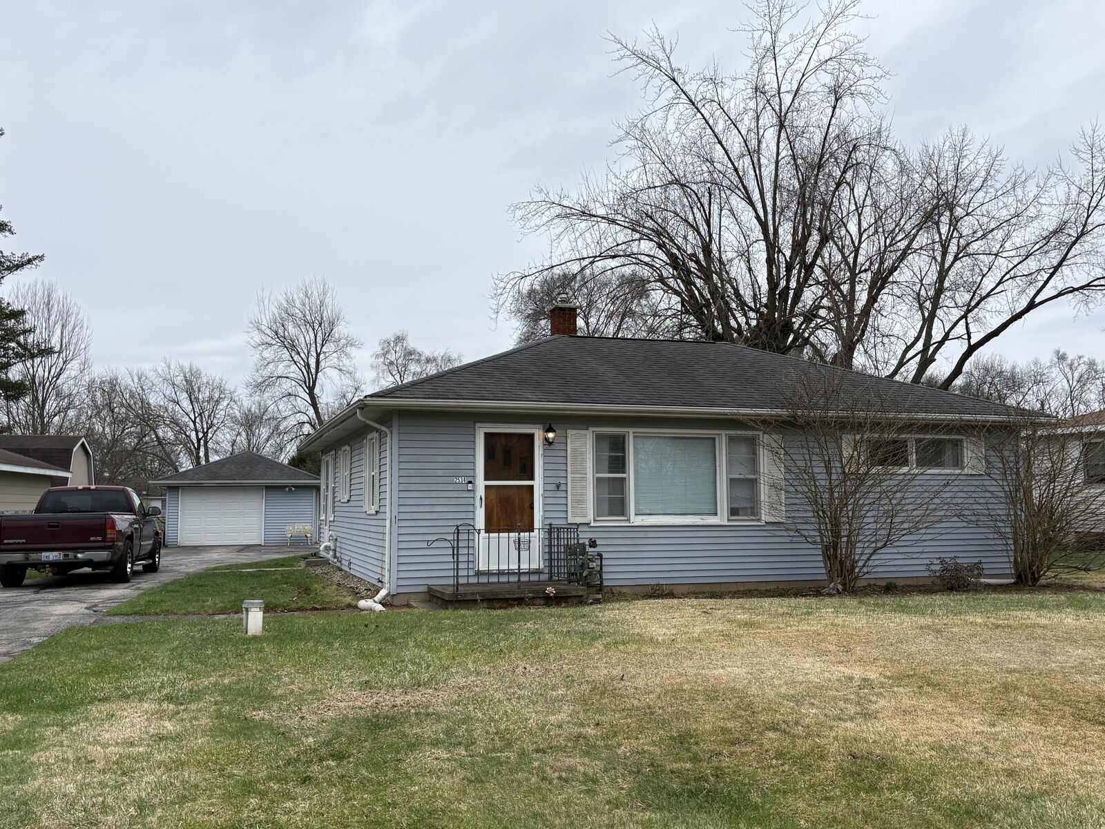 Property Photo:  2534 Lake Shore Drive  MI 49120 