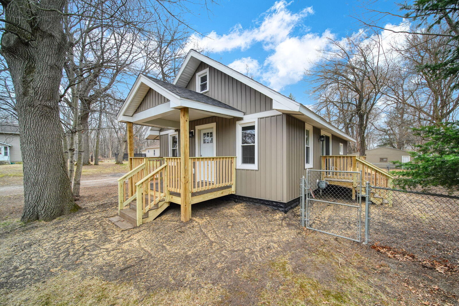 Property Photo:  3227 Matthews Street  MI 49203 