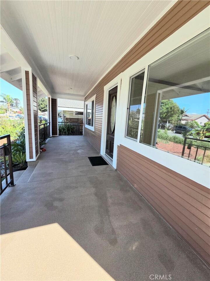 Property Photo:  1330 W 48th  CA 90037 