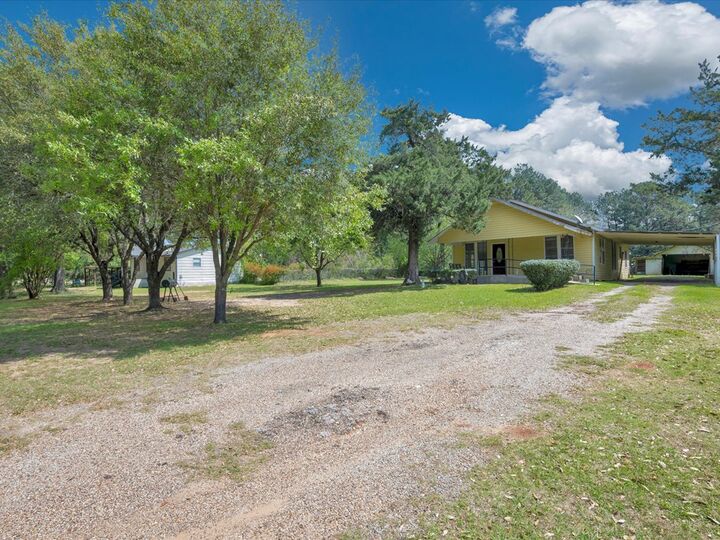 Property Photo: 1216 N Hendrick Avenue TX 75941