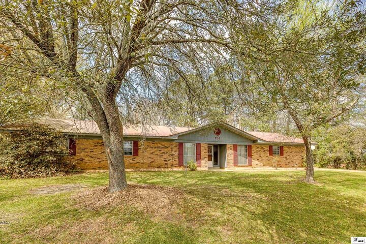 Property Photo:  707 N Highway 167  LA 71222 