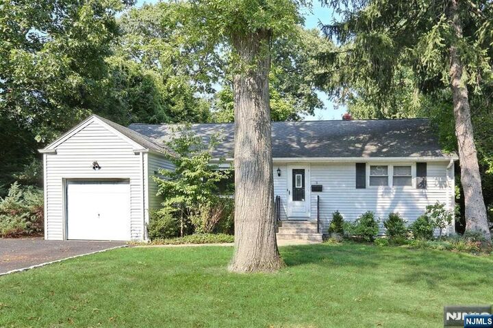 Property Photo:  11 Evans Road  NJ 07626 