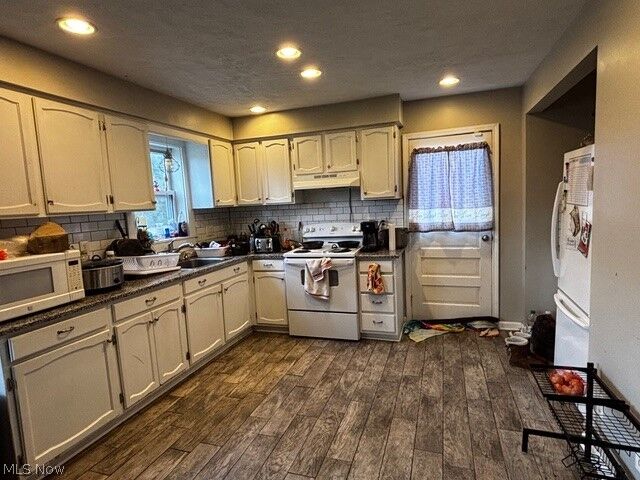 Property Photo:  2196 Congress Lake Road  OH 44260 