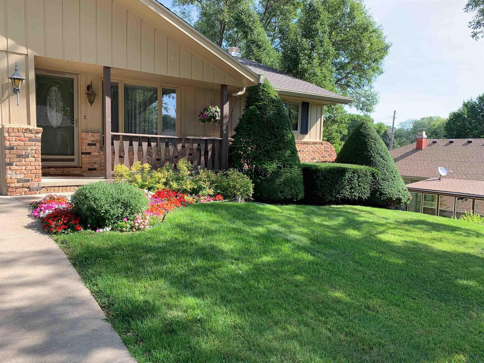 Property Photo: 5001 Evergreen Lane IA 51106