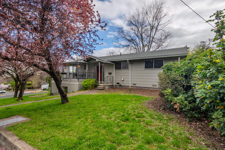 Property Photo:  390 Morton Street  OR 97520 