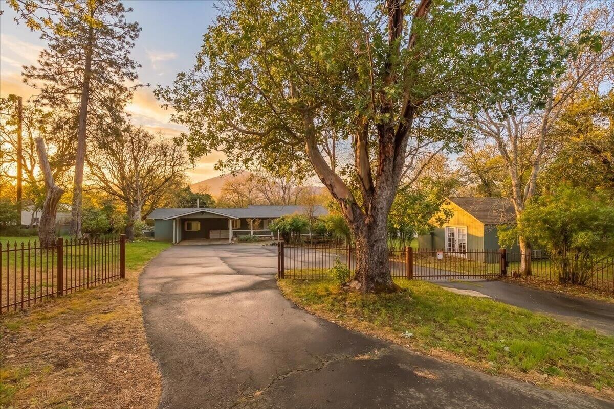 Property Photo:  84 Haven Road  OR 97530 