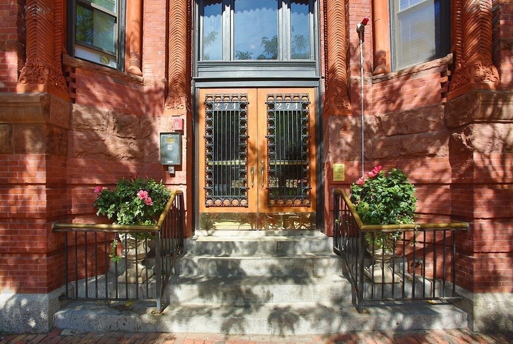 Property Photo:  271 Dartmouth St 1L  MA 02116 