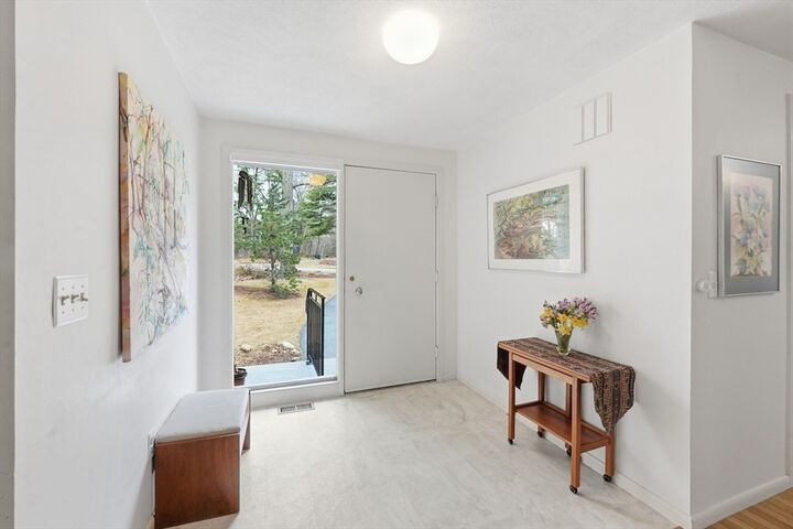 Property Photo:  152 Chestnut Cir 152  MA 01773 