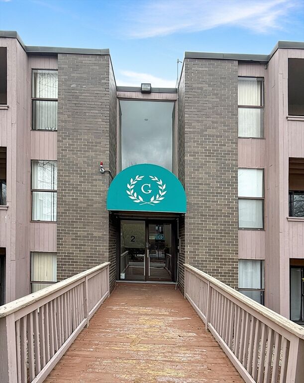 Property Photo:  2 Shrewsbury Green Dr F  MA 01545 