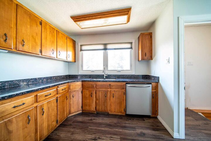 Property Photo:  805 10 Avenue  AB T9W 1B8 