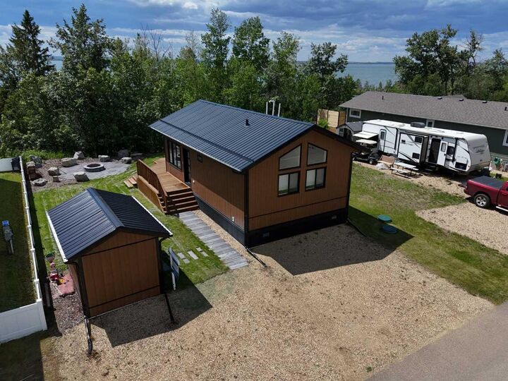 41310 Range Road 282 111 — photo 1
