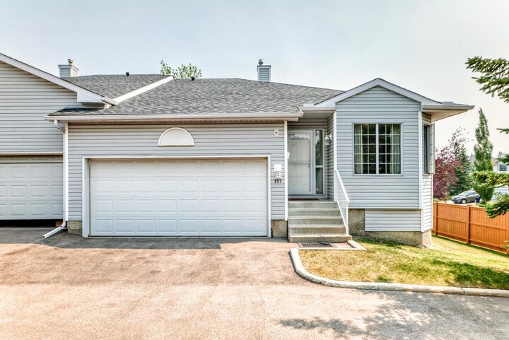157 Hawkstone Manor NW — photo 1