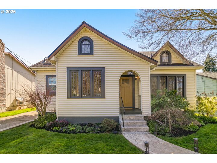 Property Photo:  6926 N Sedro St  OR 97203 