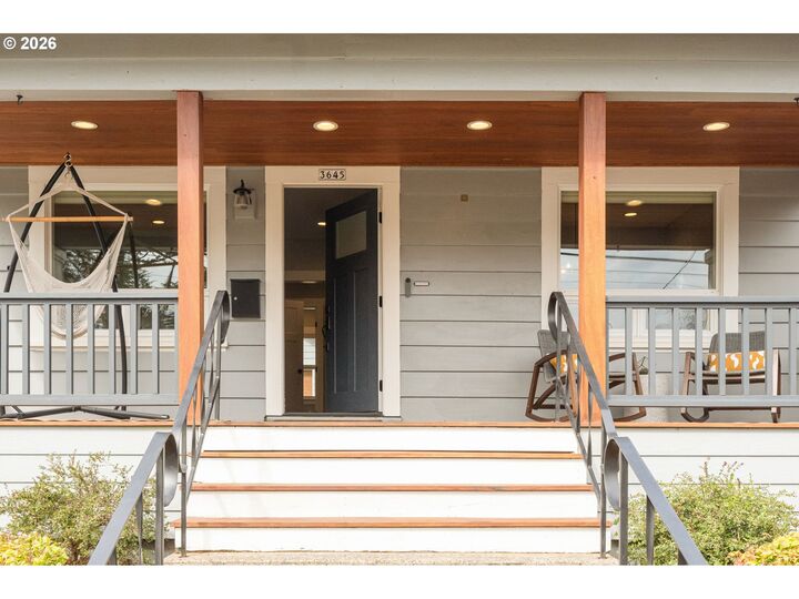 Property Photo:  3645 SE Center St  OR 97202 