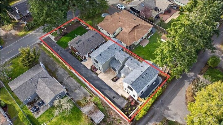 Property Photo:  20701  82nd Avenue W  WA 98026 