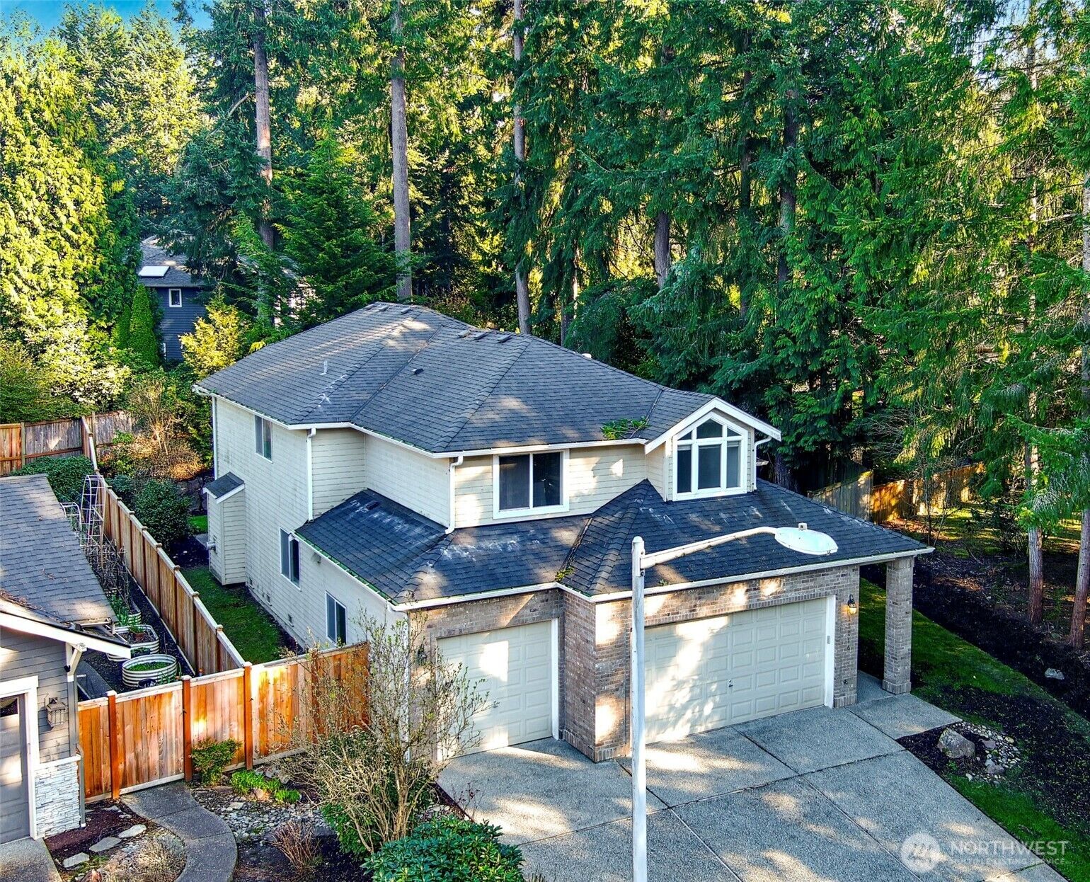 Property Photo: 11016 166th Place NE WA 98052