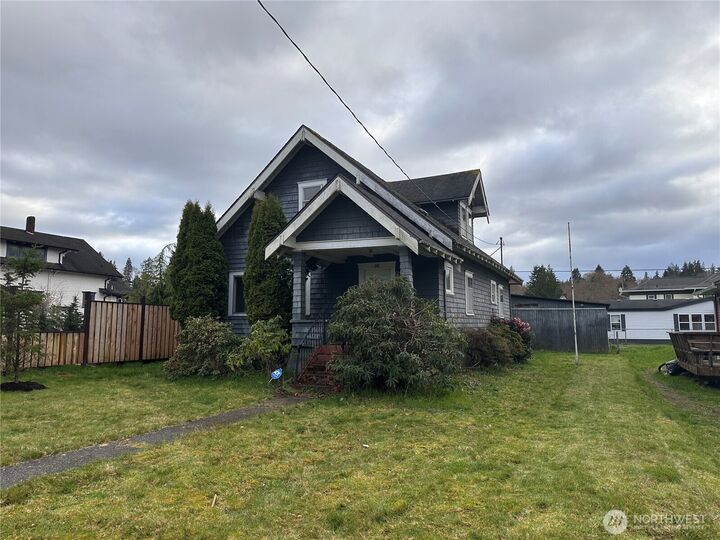 Property Photo:  1112  4th Street  WA 98537 