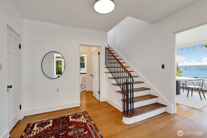 Property Photo:  520  36th Avenue E  WA 98112 