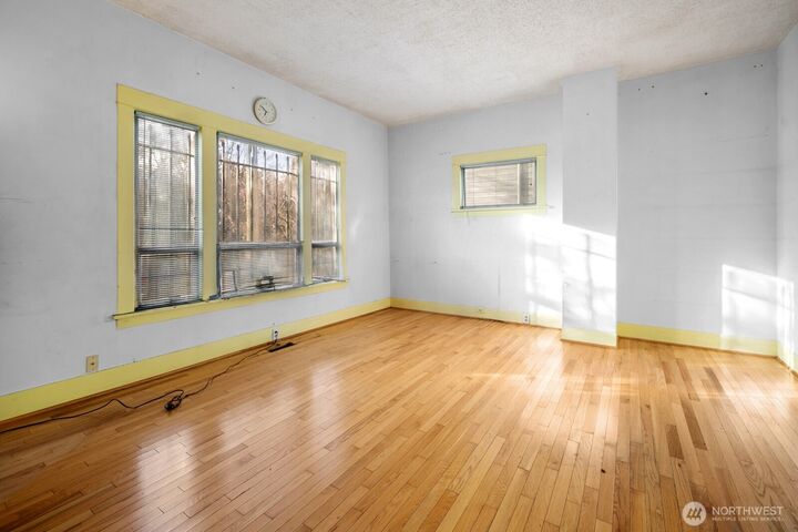 Property Photo:  3226 S Edmunds Street  WA 98118 