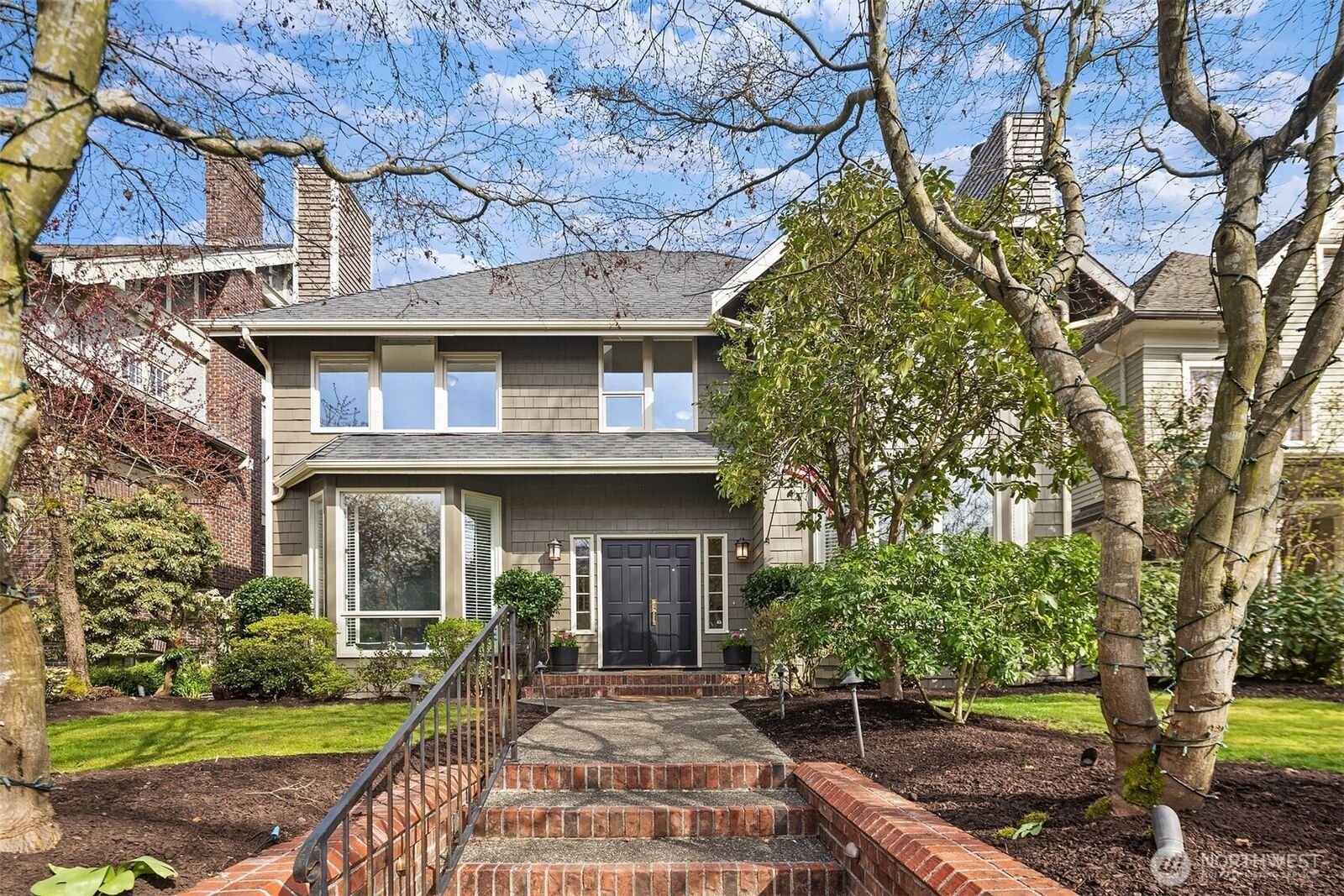 Property Photo:  928  17th Avenue E  WA 98112 