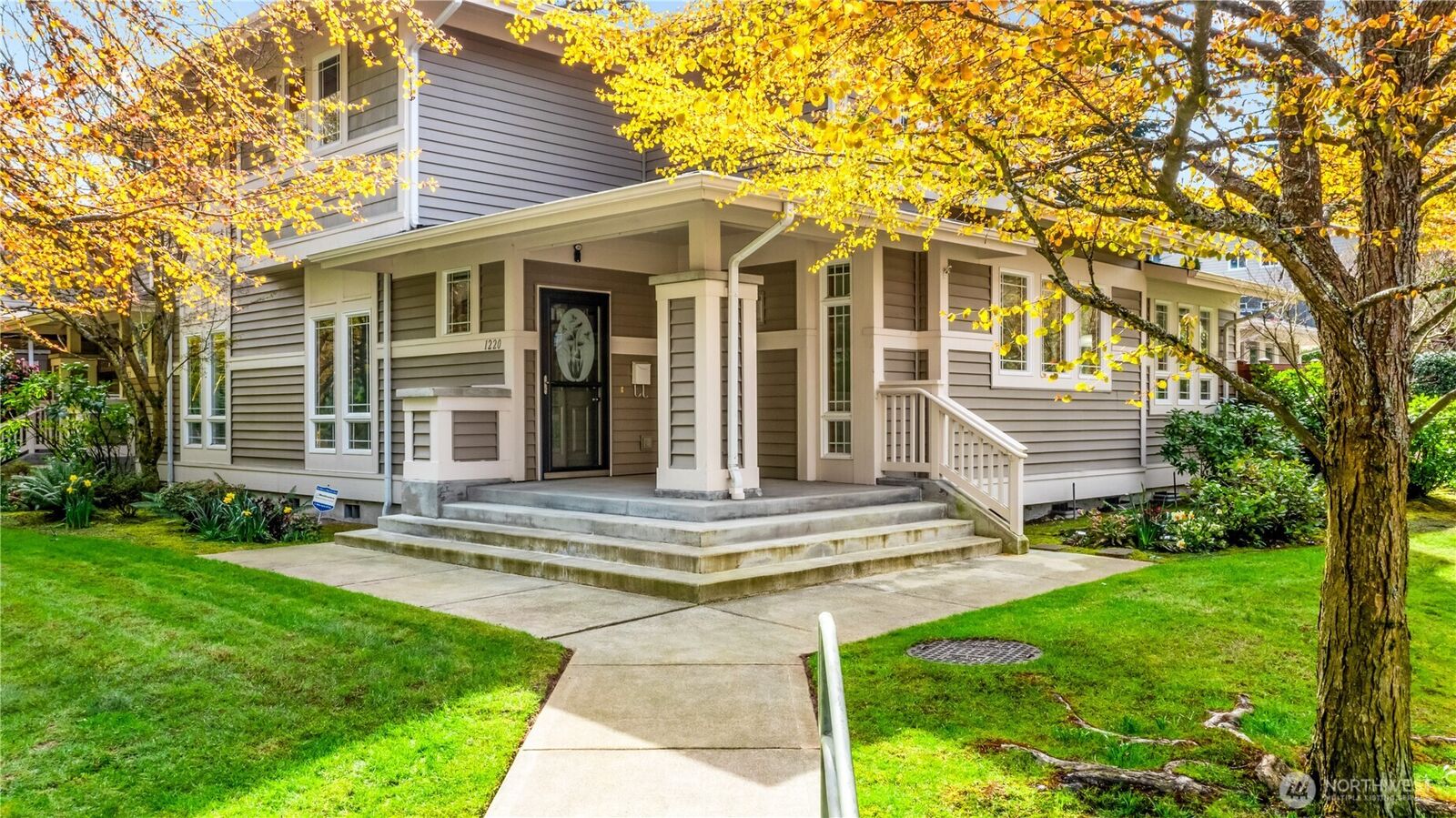 Property Photo:  1220  Alameda  WA 98466 