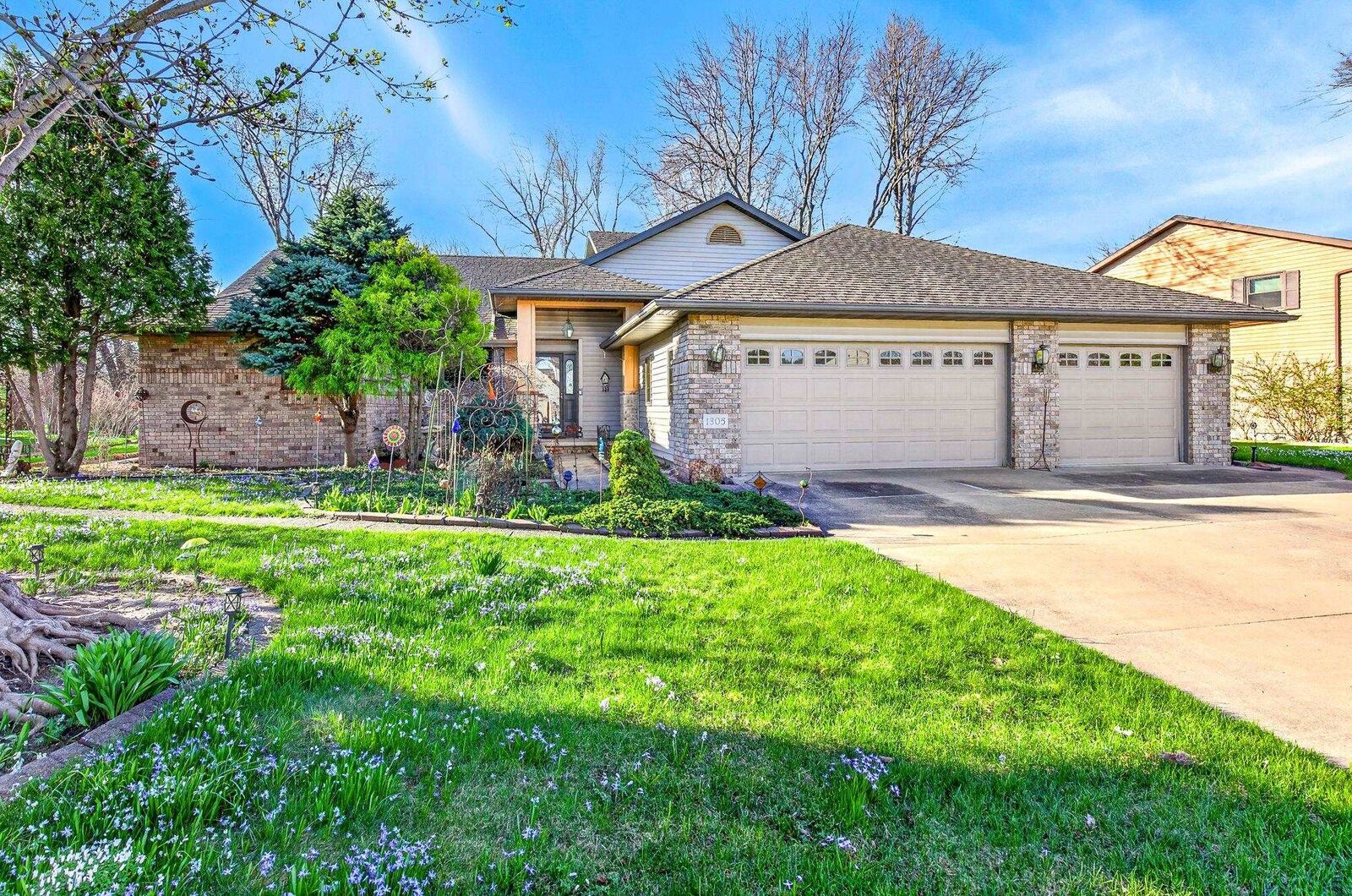 Property Photo:  1305 Orchard Court  WI 54956 