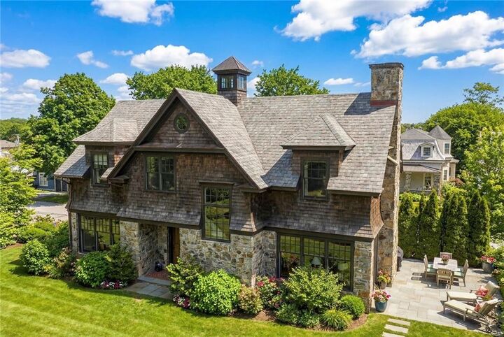 Property Photo:  29 Prairie Avenue  RI 02840 