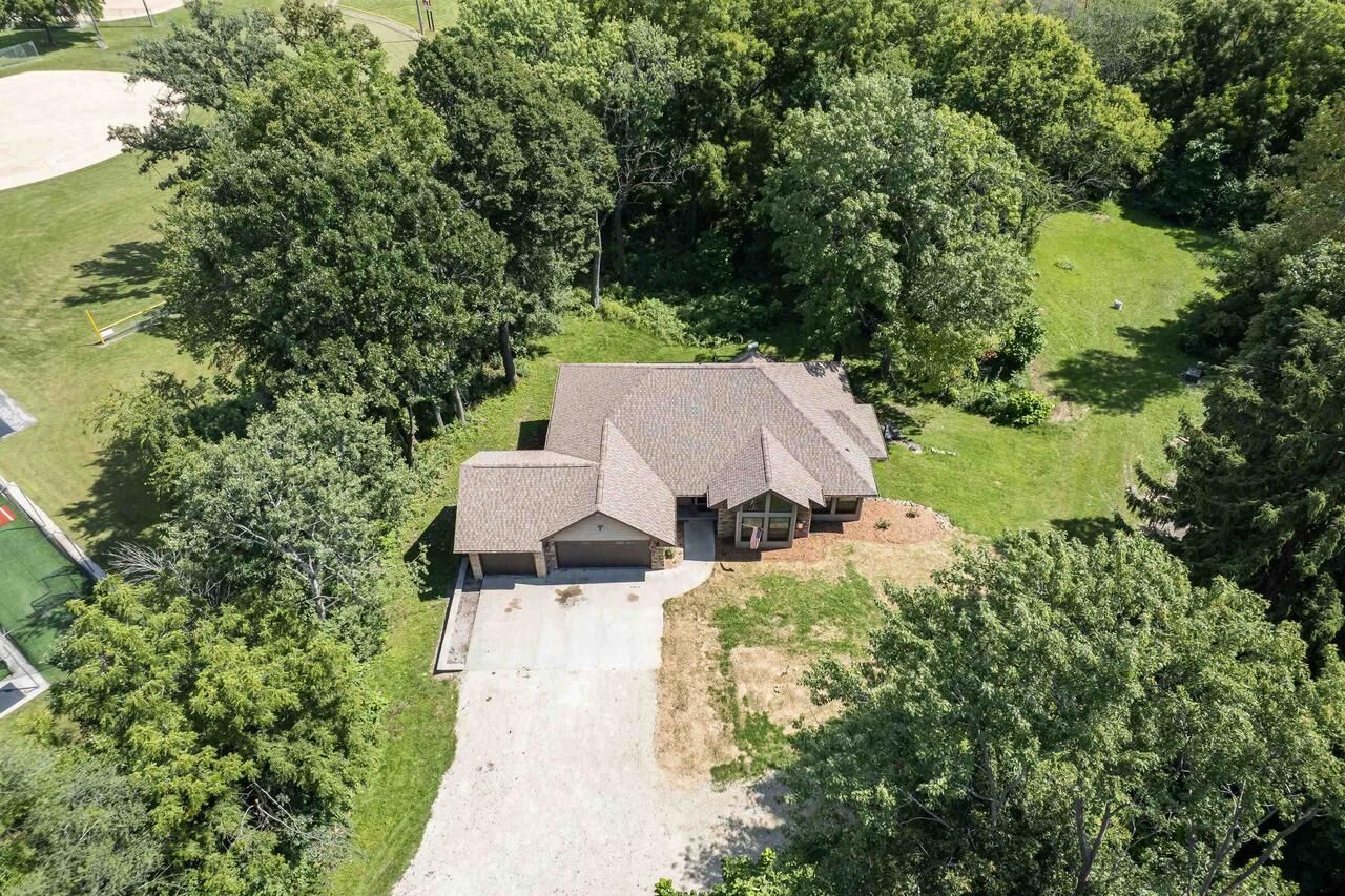 Property Photo:  1000 Whitetail Drive  WI 53538 