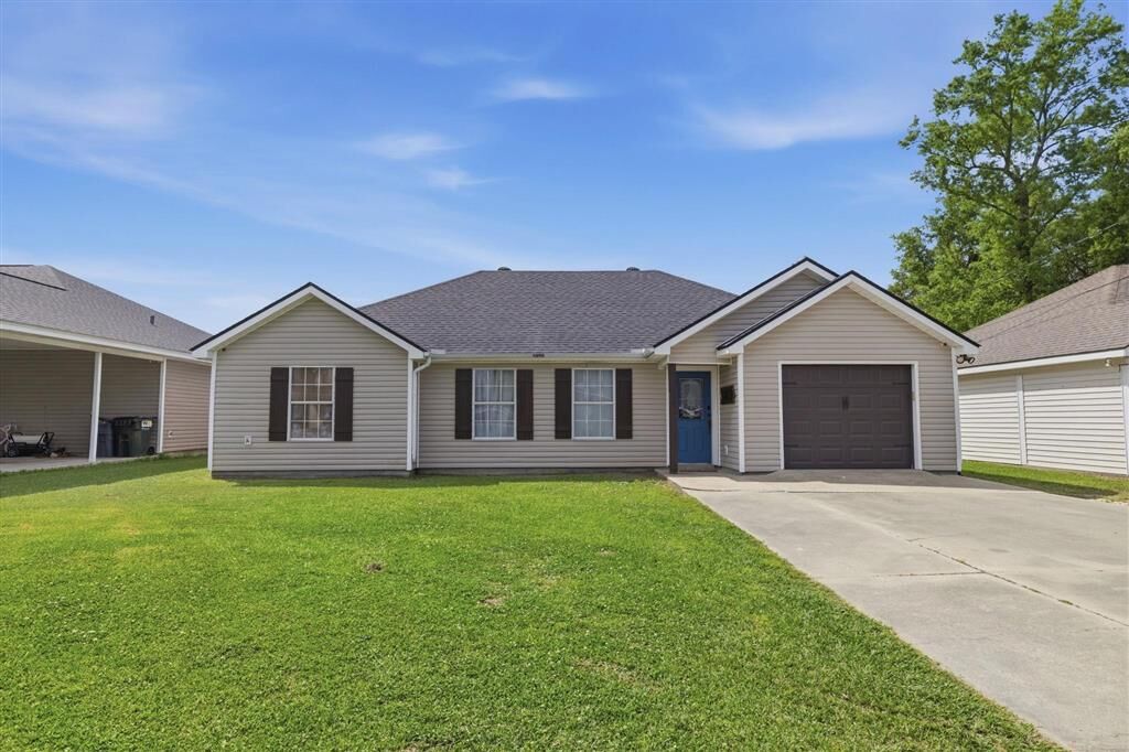 Property Photo: 1005 Bee Tree Street LA 70669
