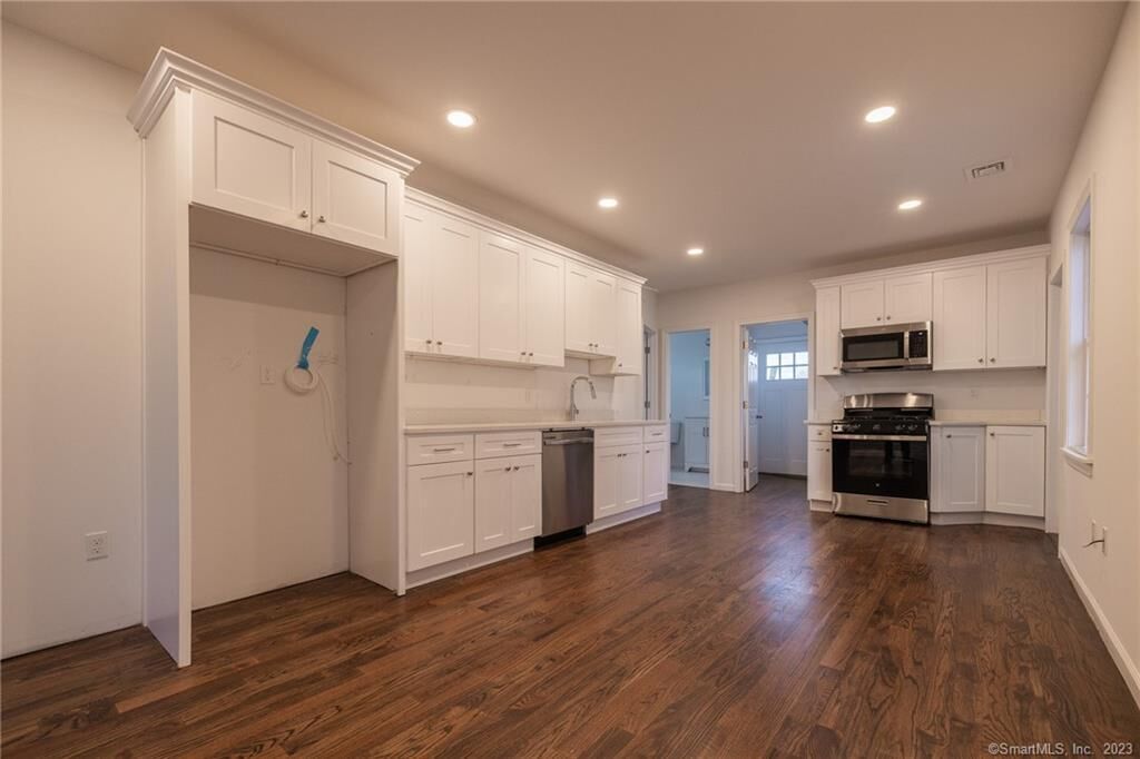 Property Photo:  340 Pleasantview Avenue 2nd/3rd Floors  CT 06606 