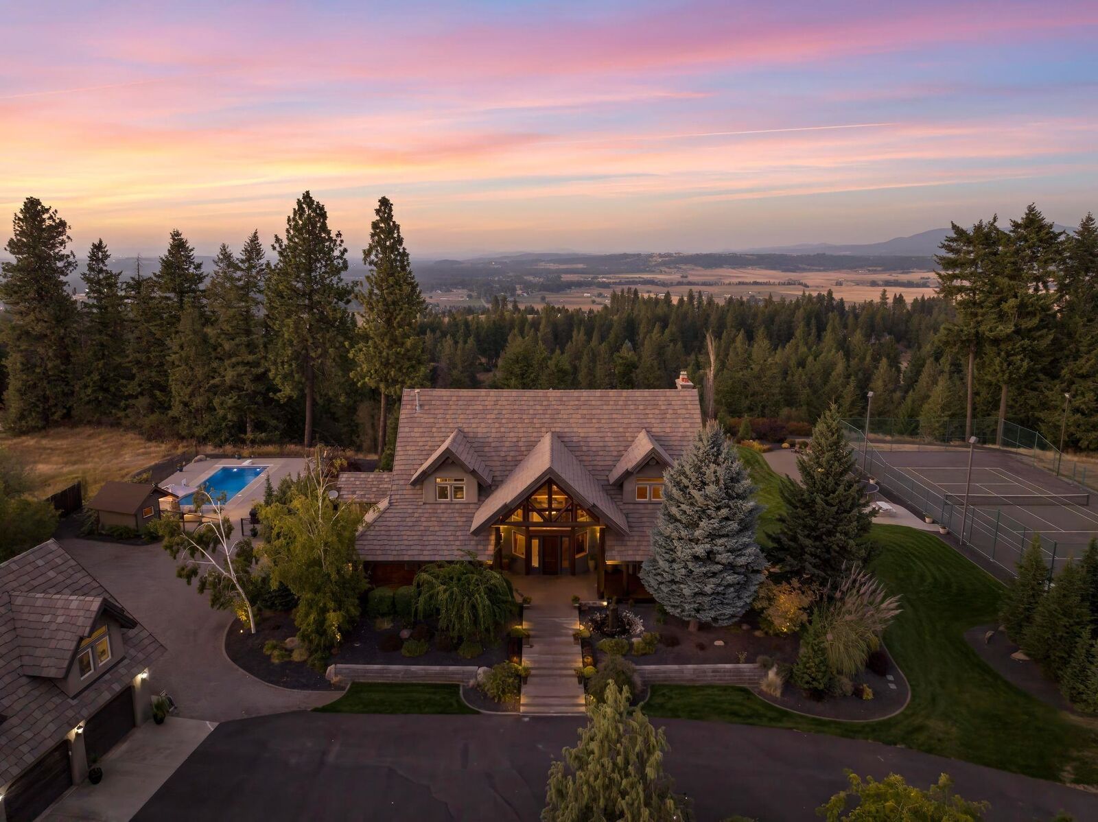 Property Photo:  5005 E Orchard Rd  WA 99217 