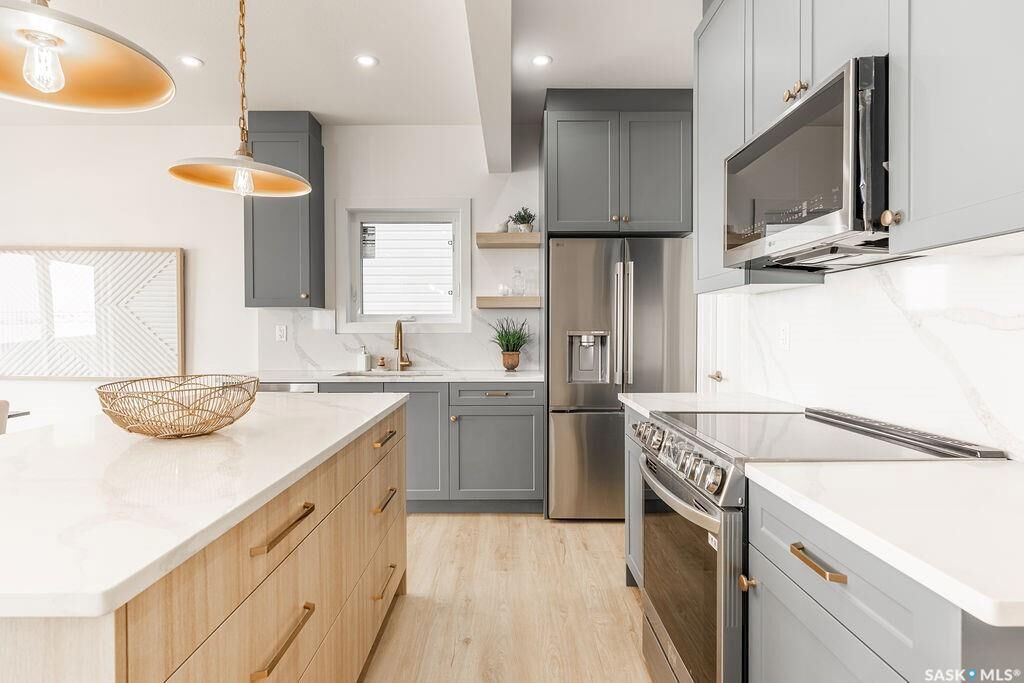 Property Photo: 307 Sharma Crescent SK S7W 1J1