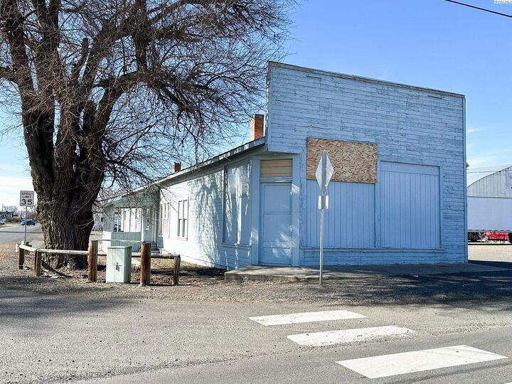 Property Photo:  100902 W Foisy Rd  WA 99350 