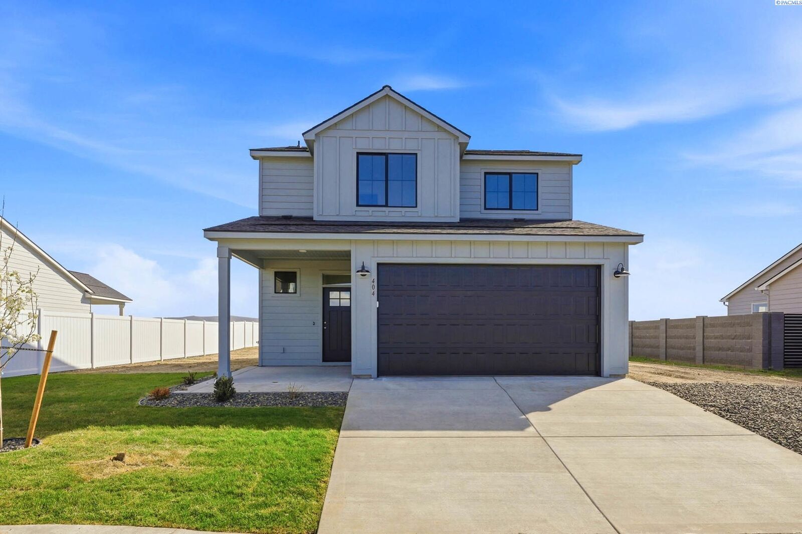 Property Photo:  404 Amberly Ave  WA 99390 