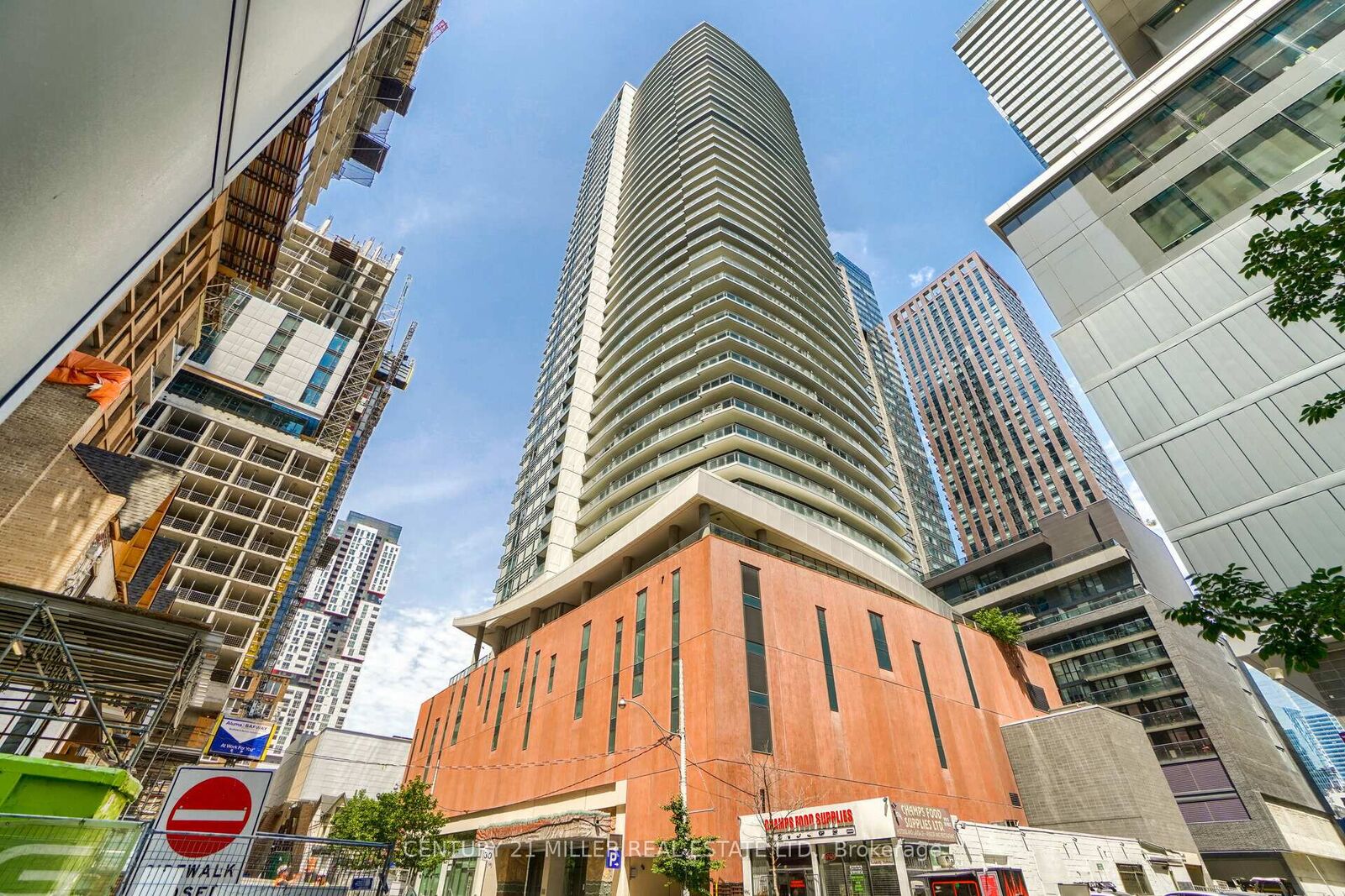 Property Photo:  21 Widmer Street 3101  ON M5V 2E8 