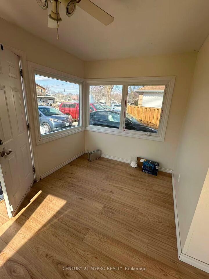 Property Photo:  345 Hollywood Drive  ON L4P 3A2 