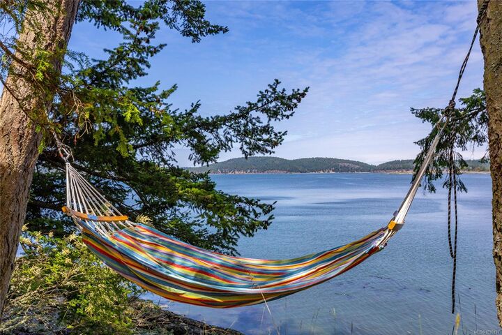 Property Photo:  212 Old Point Rd  BC V0N 2Y0 