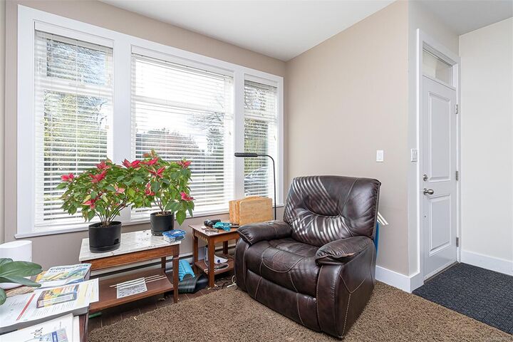 Property Photo: 2328 Oakville Ave BC V8L 0B5