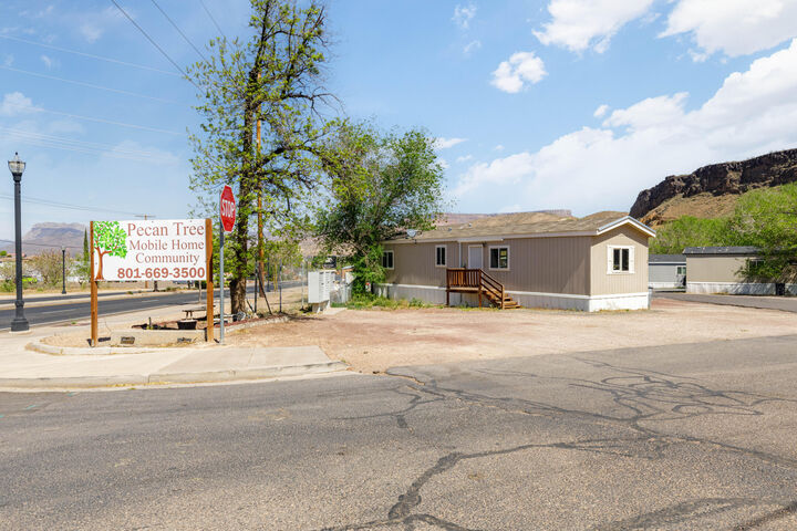 Property Photo:  590 N State St #1  UT 84737 